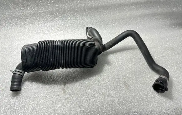 Engine coolant pipe/hose