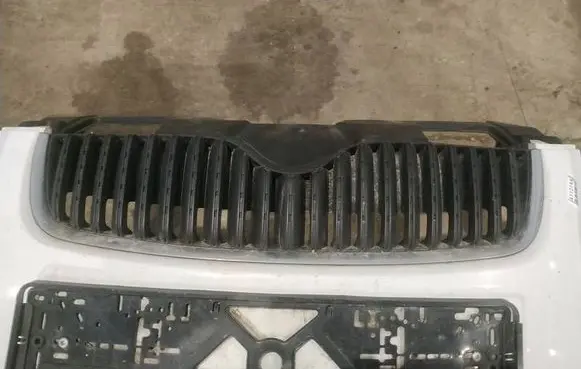 Skoda Fabia Mk2 (5J) Front grill 