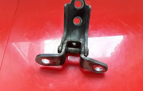 KIA Carens II Front door upper hinge A046057
