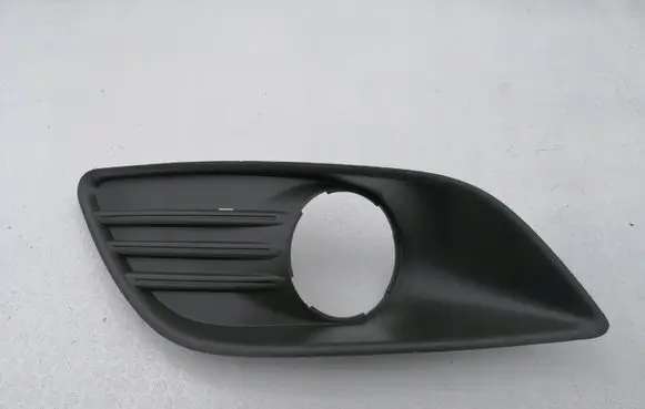 Ford Focus Front bumper lower grill 8M51R19953A