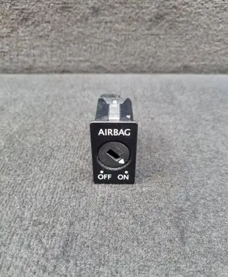 Passenger airbag on/off switch