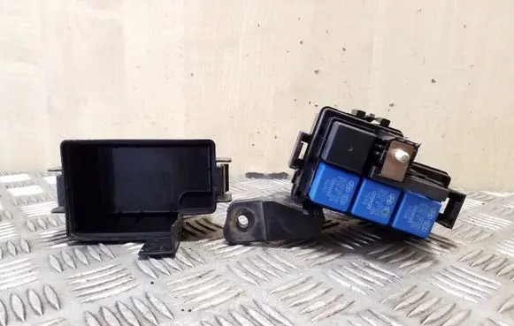 KIA Rio Relay mounting block 919401P150 919401R300
