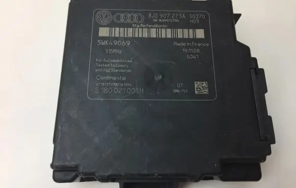 Audi A3 S3 8P Tire pressure control unit 8J0907273A
