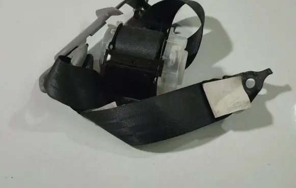Honda FR-V Rear seatbelt 6090766
