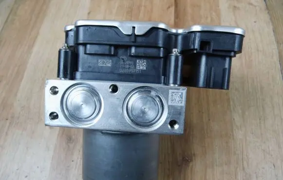 Toyota Yaris XP210 ABS Pump 445400D861