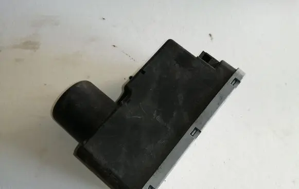 Volkswagen Golf III Central locking vacuum pump 1H0962257