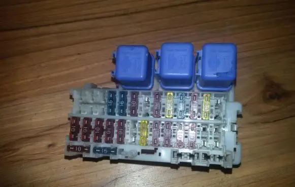 Nissan Almera Fuse box set