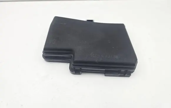 Toyota Yaris Fuse box cover 8266252801