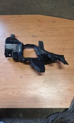 BMW 7 E65 E66 Headlight/headlamp mounting bracket 161698