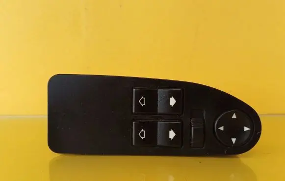 BMW 5 E39 Electric window control switch 8368967