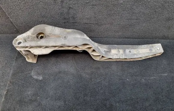 Audi A4 S4 B5 8D Rear differential/diff mount bracket 8D0599289
