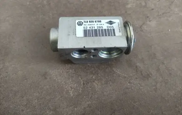 Audi Q7 4L Air conditioning (A/C) expansion valve 7L0820679D