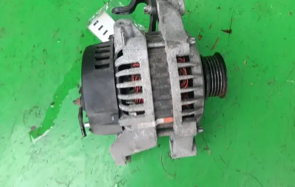 Opel Zafira A Generator/alternator A1011