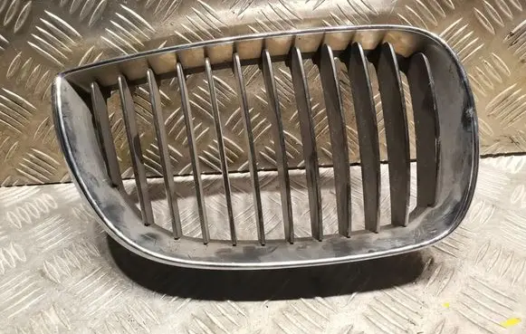 BMW 1 E81 E87 Quarter panel pressure vent 7077130