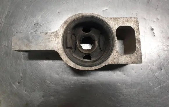 Volkswagen PASSAT B7 Front wishbone bush 3C0199231E