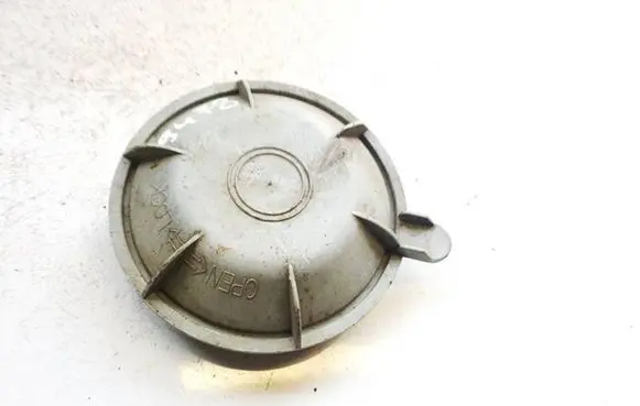 Toyota Avensis T270 Headlight/headlamp dust cover 