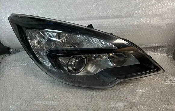 Opel Meriva B Headlight/headlamp 13253636 05092011