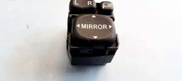 Toyota Avensis T250 Wing mirror switch 183575