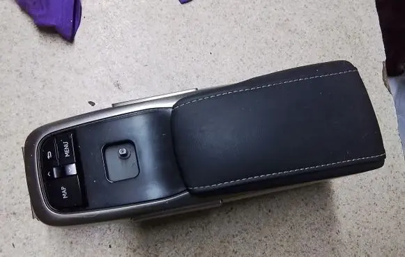 Lexus RX 450H Armrest 2372400810 5882248100 5884448060