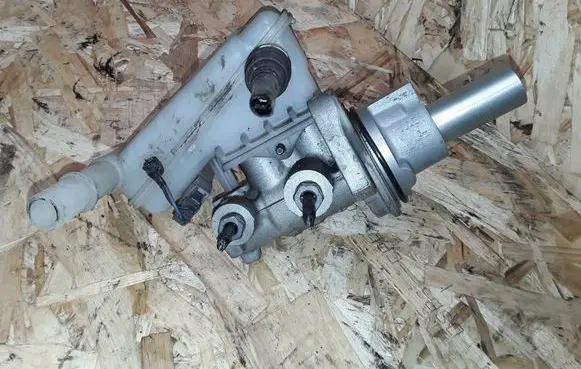 Ford Fiesta Master brake cylinder Y24653 0204054029