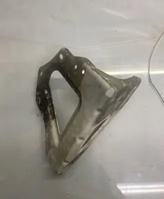Audi A6 S6 C6 4F Fender mounting bracket 4F0821136A