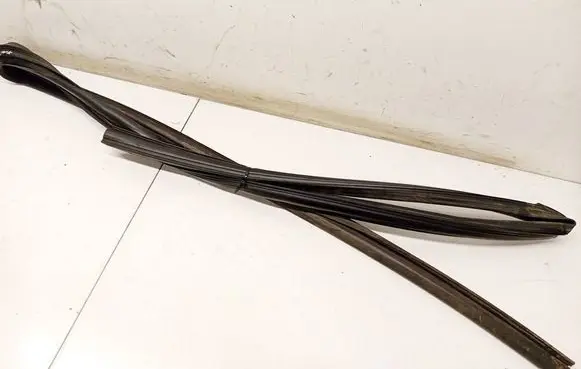 Mitsubishi Outlander Rubber seal front coupe door 
