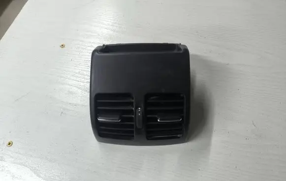 Mercedes-Benz C W204 Rear air vent grill A2048300954