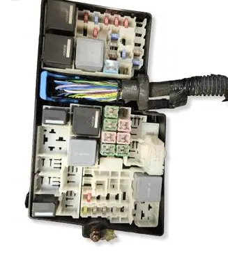 Volkswagen Golf VII Fuse box set 21184 AV6T14A142AB E00027328