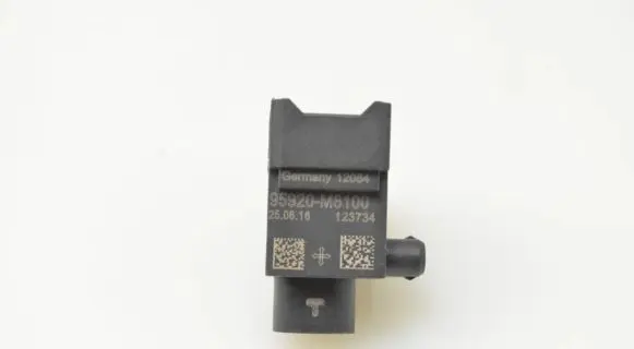KIA Ceed Airbag deployment crash/impact sensor 95920M6100