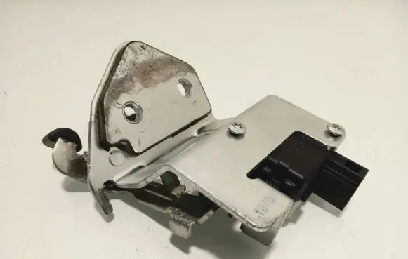 Skoda Octavia Mk2 (1Z) Loading door lock loop/hook striker 1Z9827511C