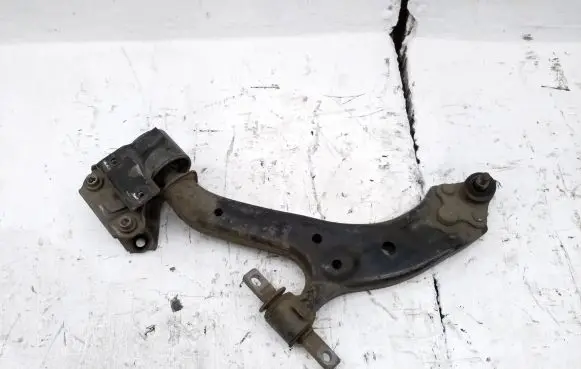 Honda CR-V Front lower control arm/wishbone