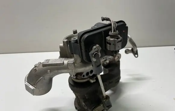 Audi A4 S4 B9 Turbo 04E145715J