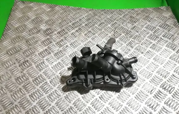 Volkswagen Golf VII Water pump 04E121042M
