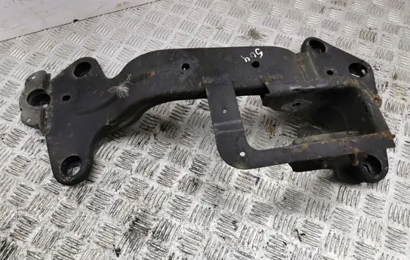 BMW X5 E53 Front differential bracket 6762275
