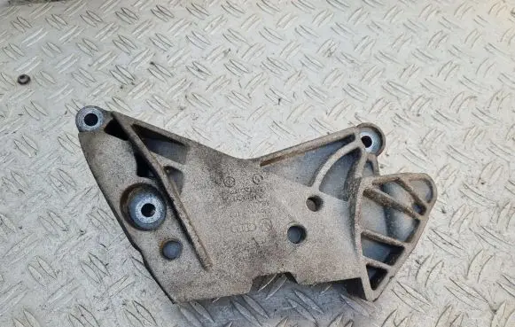 Volkswagen PASSAT CC Engine mounting bracket 06J199207K