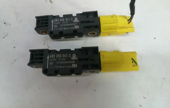 Audi A3 S3 8P Airbag deployment crash/impact sensor 4B0959643D