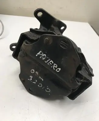 Mitsubishi Pajero Engine mount bracket MR210868