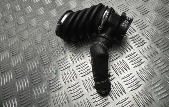 Ford Focus Air intake hose/pipe AV616C784AD VD11299