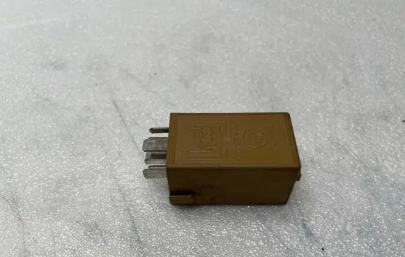BMW 3 E46 Window control relay 61368384505 V23141B3001X15