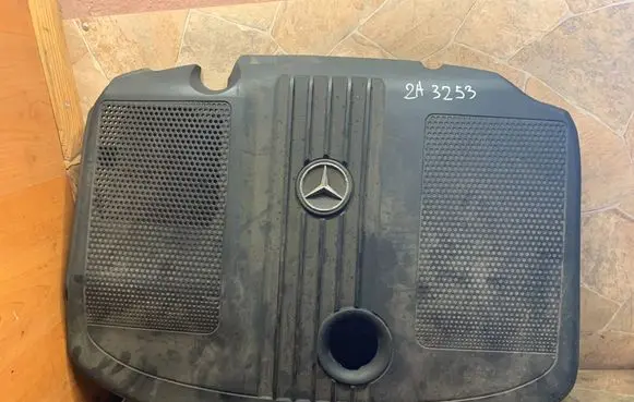 Mercedes-Benz C W204 Engine cover (trim) A6510101467
