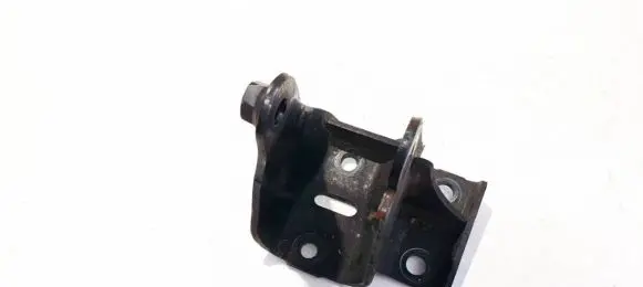 Engine mounting bracket