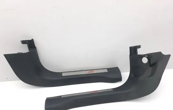 Front sill trim cover