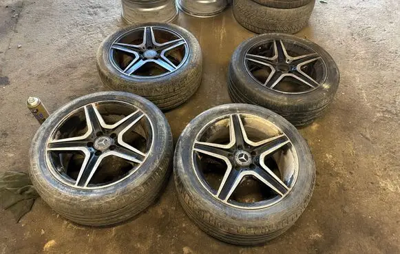 Mercedes-Benz E W211 R17 carbon fiber rim 