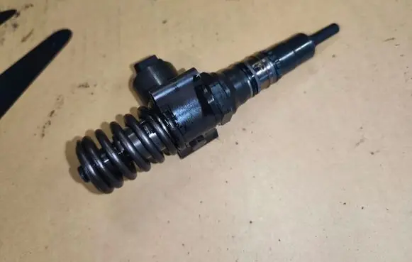 Fuel injector