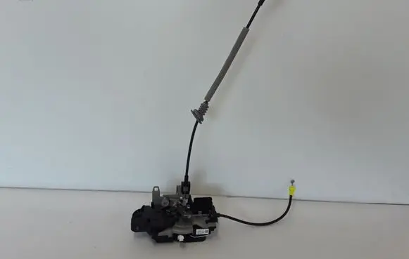 Volvo XC90 Front door lock 31349894