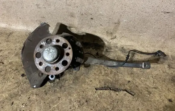 Mercedes-Benz CL C215 Front wheel hub 
