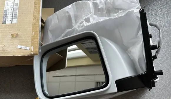 Nissan Patrol Y61 Front door electric wing mirror K6302VD310 K6302VD31A