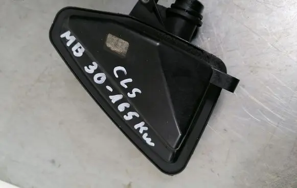 Mercedes-Benz CLS C219 Intake resonator A6421400087
