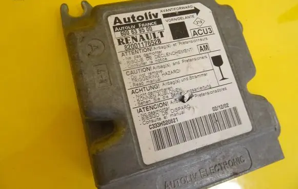 Renault Scenic I Airbag control unit/module 8200117652B 600639500