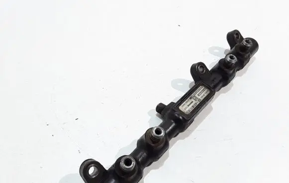 Nissan Primera Fuel main line pipe 2S709D280AE